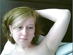 Una piccola cena transessuale con il suo porno video per adulti fidanzato che fa sesso nel suo appartamento.